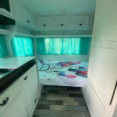 Caravane Individuelle Dans Le Maquis Corse