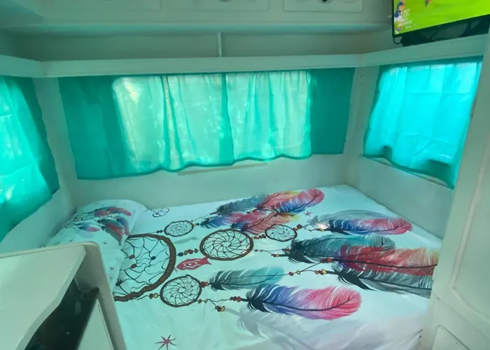 Roulotte Individuelle Dans Le Maquis Corse *